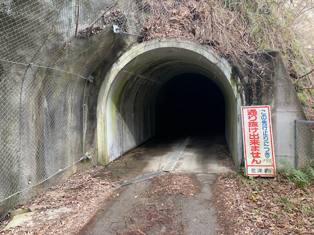 三島ダムL字素掘りトンネル
